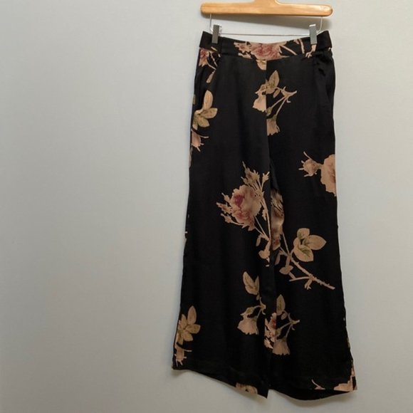 ❗️SOLD❗️Aritzia Wilfred Black Floral Satin Ankle Faun Pants Size M - Picture 3 of 10